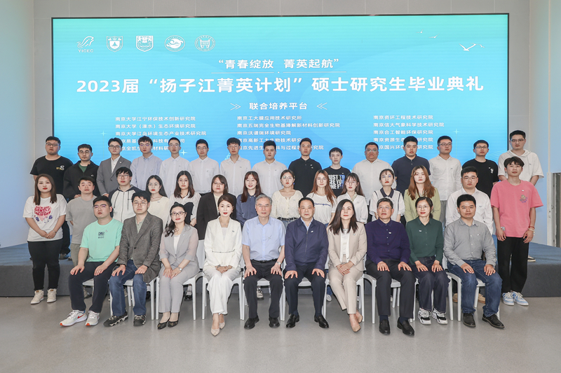 合影_微信.jpg 合影_微信.jpg